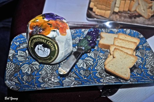 Robin brought a Rollingstone Chevre for everyone to try.