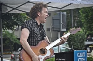 Live music with Ned Evett, world reknown glass guitar player and performer. Check out the neck on his guitar. It is glass and there are no frets.