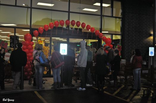 The 6:30am group. Not yet a crowd but still very congenial. 