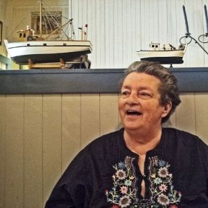 18Aprill2014_1a_Fresh-Off-the-Hook_Robin