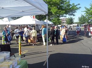 31May2014_1b_Farmers-Market_Strawberry-Line
