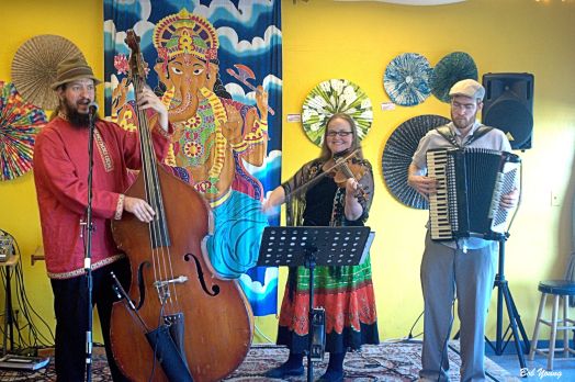 Fleetstreet Klezmer Band. Victoria Kostenko on tyhe violin. Schlomo Kostenko vocals and bass fiddle and Mathew Voorhees on the accordion.