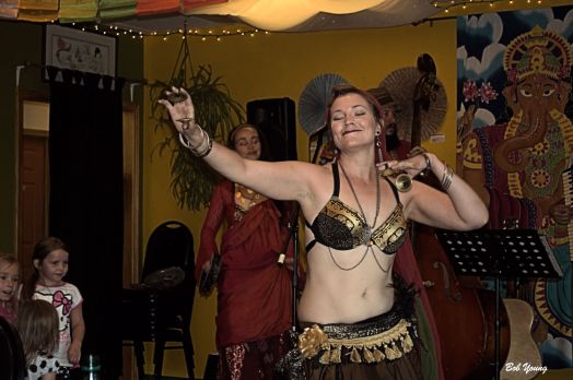 01July2014_2c_Shangri-La-Tea-Room_and_Cafe_Entertainment_Cecilia-Rinn-Starbelly-Dancers_Single-Gold