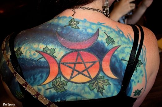 Body art on one of the dancers!