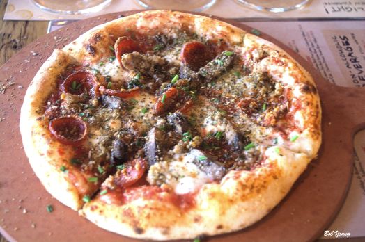 Pepperoni-Sausage-Mushroom Pizzetta This is what I had, It too was spicy, but not as bad as what Robin had. 