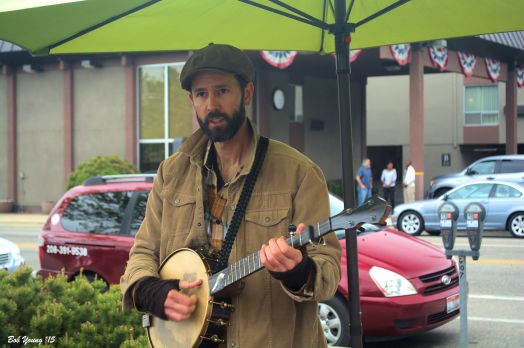 Banjo pickin' and singin'!