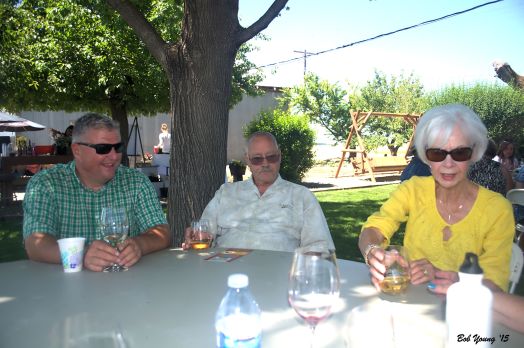 Gregg Algers, Winemaker at Houston Winery,  Larry and Elaine Gibson, TVWS members all enjoy the pizza and the wine.